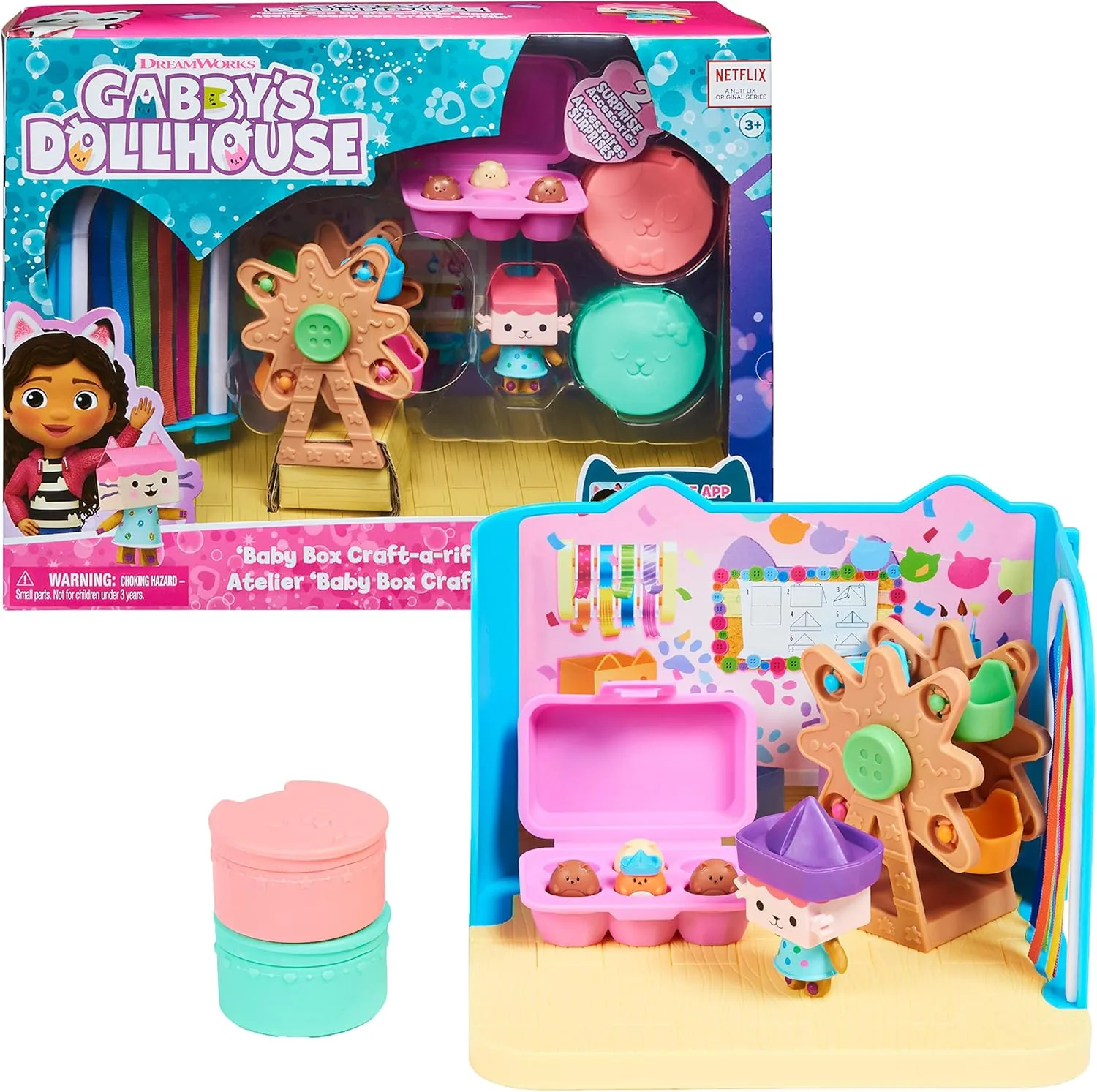 Gabby's Dollhouse Deluxe Raum, Craft-a-riffic-Room, Bastelzimmer mit Baby Box, 2 Möbelstücken und 2 Überraschungsboxen mit Zubehörteilen, geeignet für Kinder ab 3 Jahren