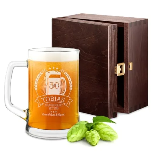 Maverton Bierkrug mit Gravur - Personalisierte Geschenke für Männer - 500 ml - Geburtstagsgeschenk für Männer - Bierglas Papa - Geschenkidee für Bierfreunde - Weihnachtsgeschenke - Prost!